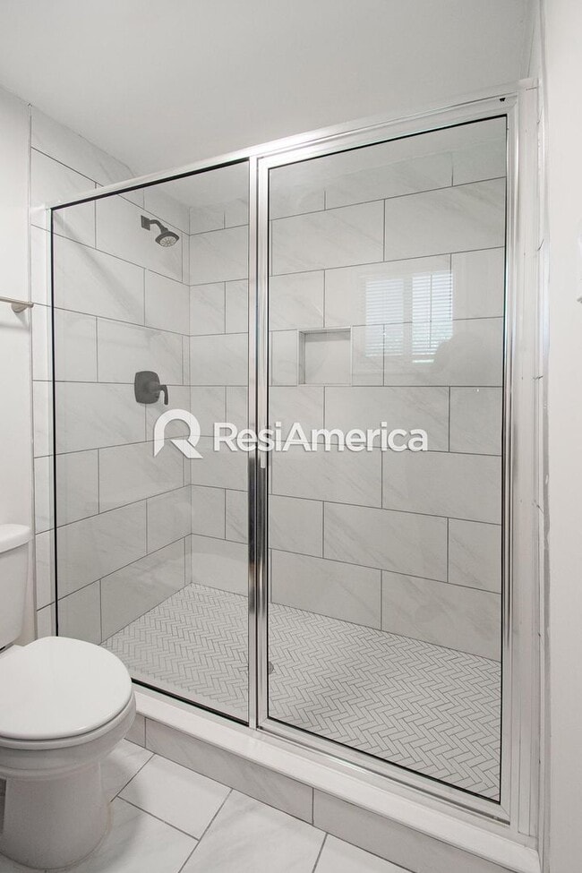 Building Photo - Beautiful 3/3 Craftsman in a Great Midtown Location!