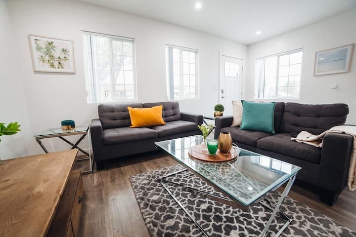 Building Photo - 9693 Amboy Ave