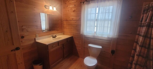 Building Photo - 2 bedroom 1 bath fully furnished log cabin...