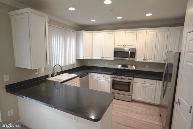 Building Photo - 1609 Leeds Castle Dr