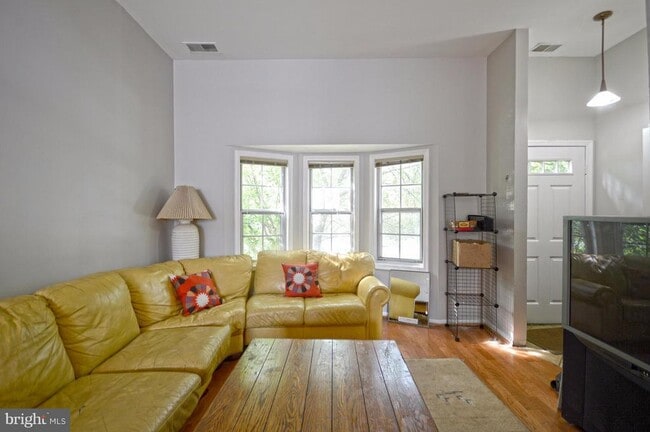 Building Photo - 9847 Oakdale Woods Ct