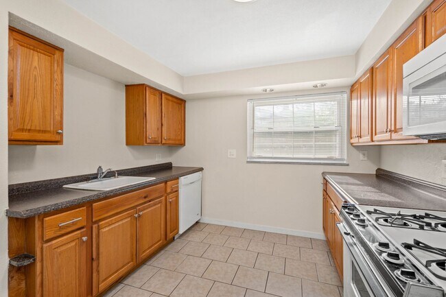 Building Photo - AVAILABLE FOR AUGUST 7TH!! Don't miss this FANTASTIC 1-bedroom in Penn Hills!