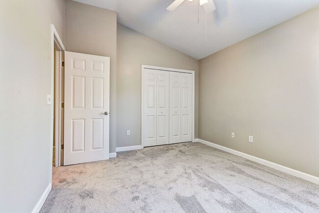Building Photo - Spacious New Tampa 2 Bedroom, 2.5 Bath Tow...