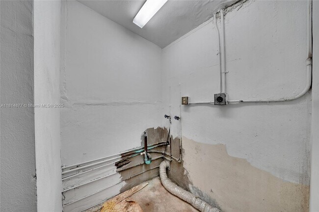 Building Photo - 12101 SW 68th Ct