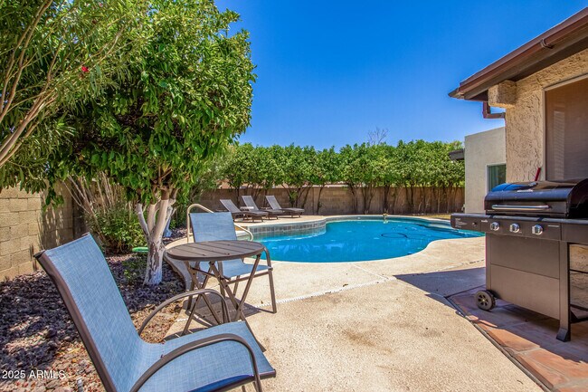 Building Photo - 2118 E Pebble Beach Dr