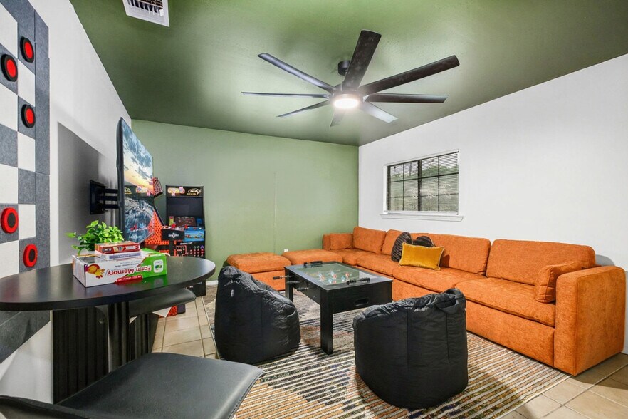 Building Photo - 3951 Starhill Dr