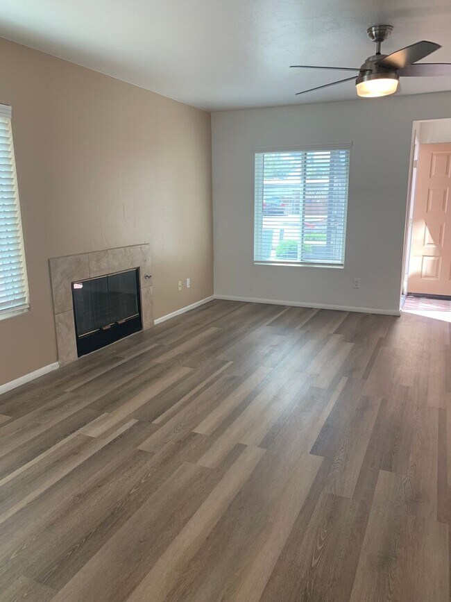 Building Photo - 336 E Limberlost Dr