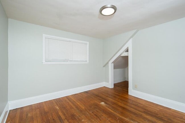 Building Photo - 614 Hoosick St