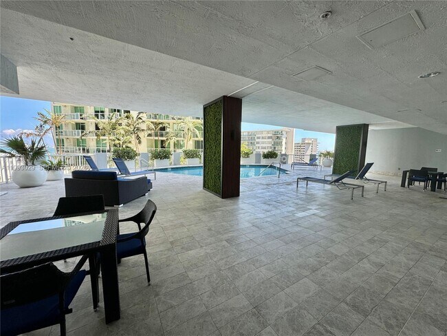 Building Photo - 170 SE 14th St