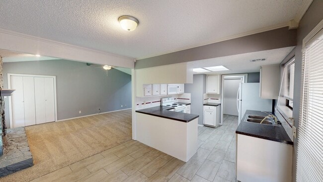Building Photo - 210 W 115th St S