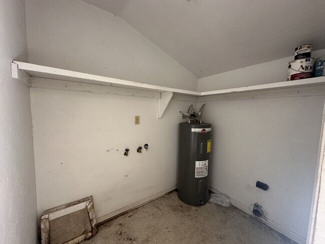 Building Photo - 2084 Pats Place