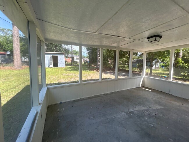 Building Photo - 3711 Kaiser Ave