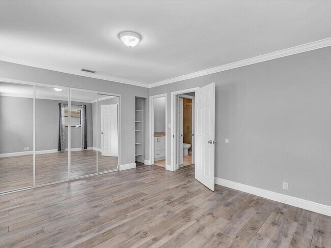 Building Photo - 3880 NW 79th Ave