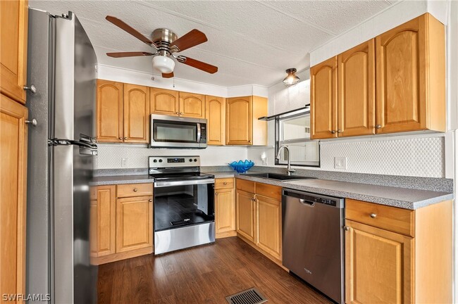 Building Photo - 40 Lemans Dr