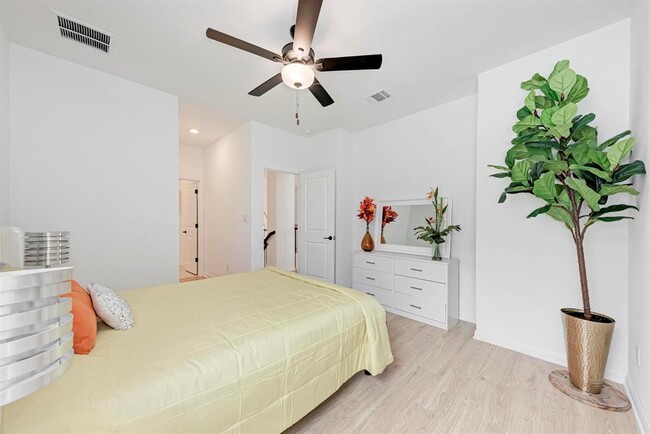 Building Photo - 5028 Olimpico Wy