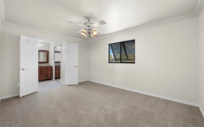 Building Photo - 4709 SW 25th Pl