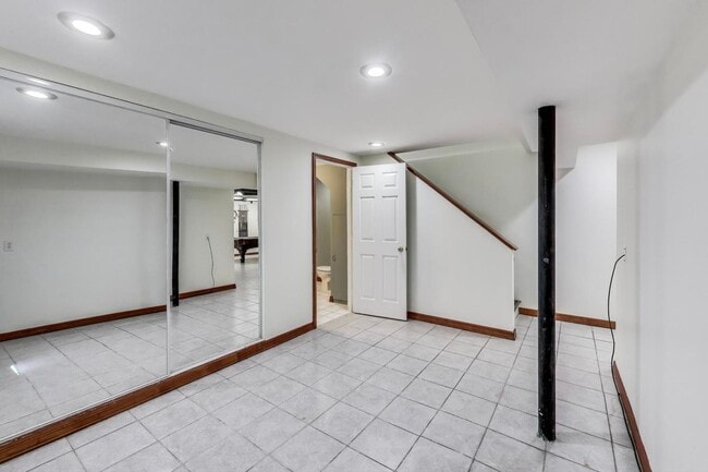 Building Photo - 1217 S Elder Ln