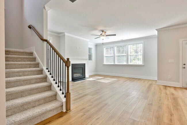 Building Photo - 335 Caledonia Ct