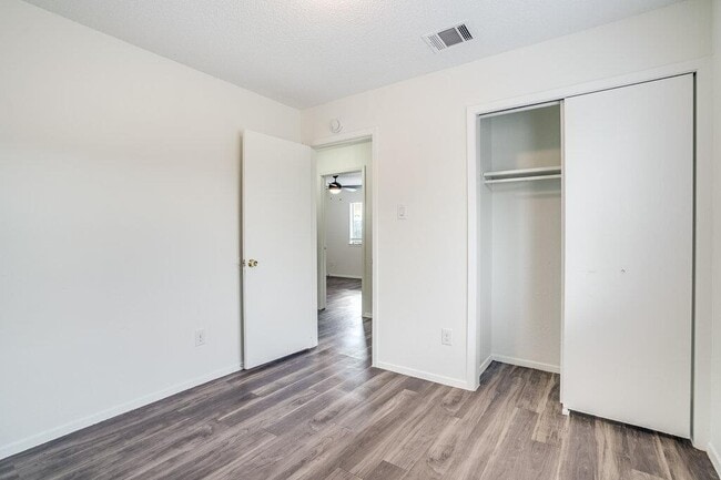 Building Photo - 616 Greenlawn Blvd