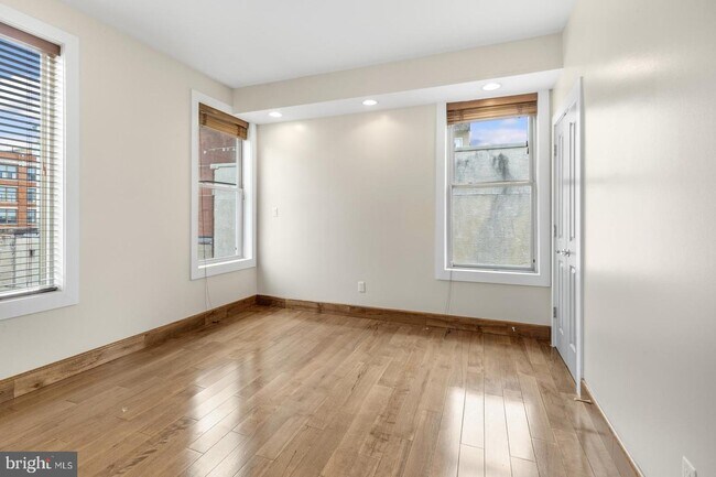 Building Photo - 1241 Buttonwood St