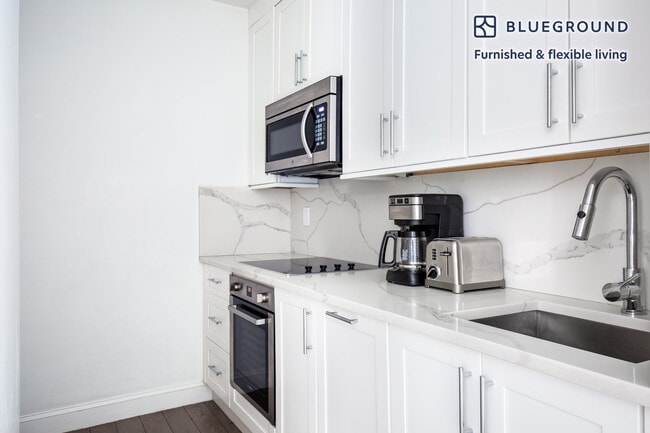 Building Photo - 915 West End Ave