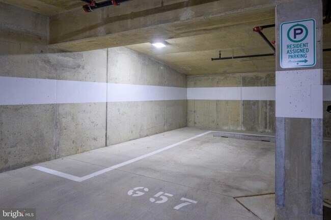 Building Photo - 2101 N Monroe St