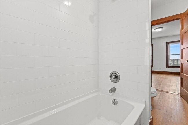 Building Photo - 651 Lake Ave, #3, Manchester NH 03103