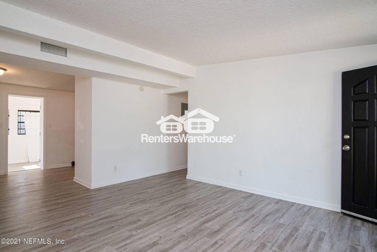 Building Photo - 4611 Marlboro Cir E