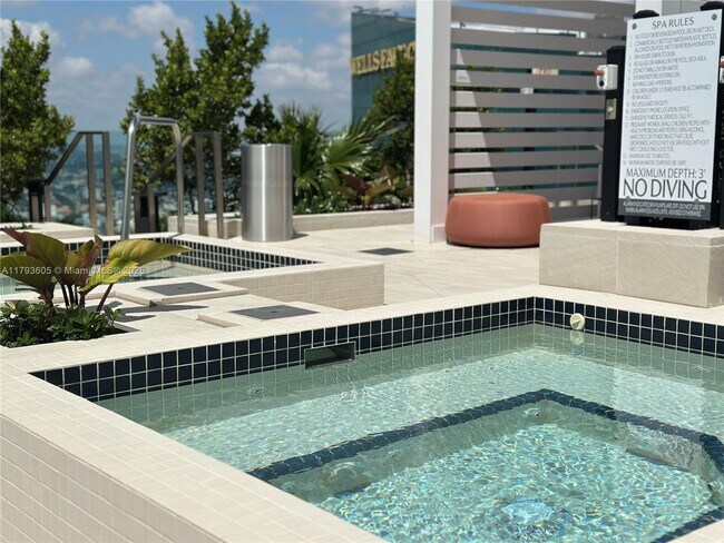 Building Photo - 300 Biscayne Blvd Way
