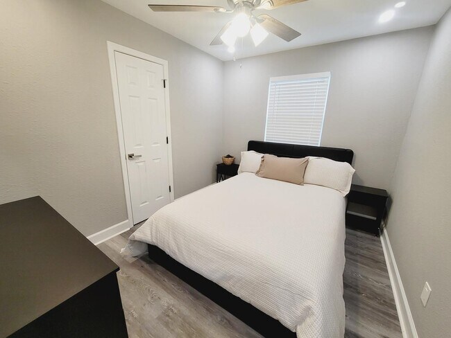 Building Photo - 1906 Karen Ln