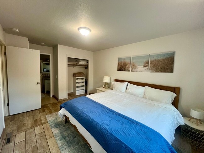 Building Photo - Furnished Single Family Home in Pacific Gr...