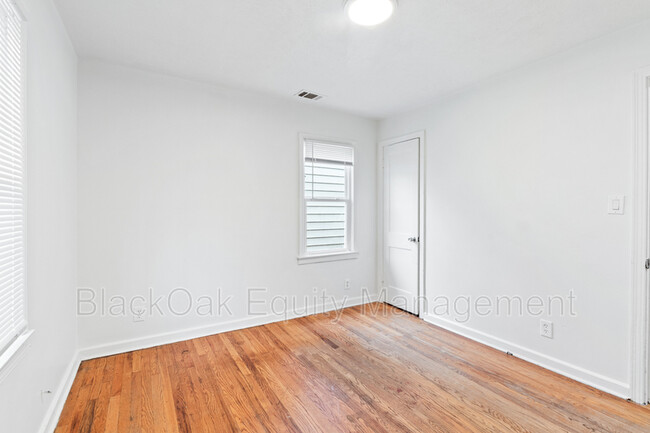 Building Photo - 1631 Longfield Ave