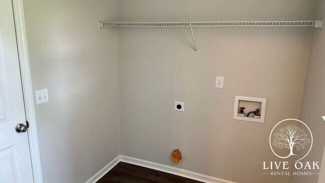Building Photo - MOVE-IN SPECIAL: $500 OFF 1st MONTH'S RENT!**