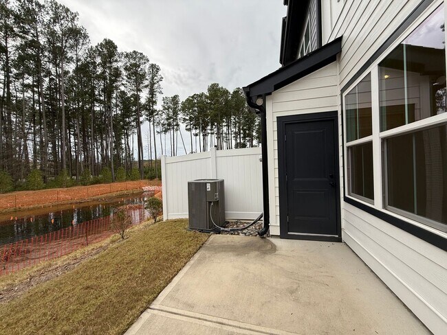 Building Photo - **OFFERING 1/2 OFF FIRST MONTH'S RENT** Newly Built 4BD, 3.5BA End-Unit Raleigh Townhome in a Gre...