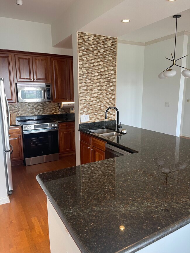 Building Photo - 3225 Turtle Creek Blvd Blvd