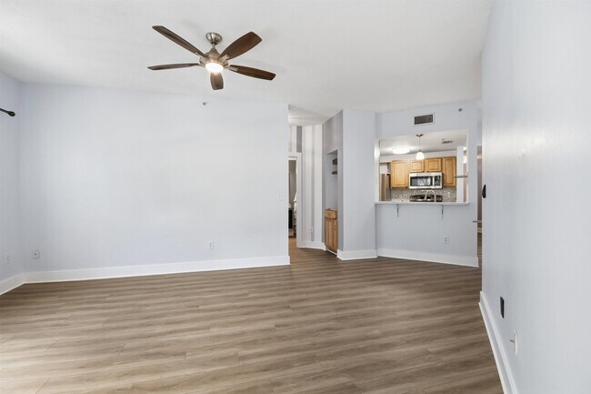 Building Photo - 2005 Mariposa Vista Ln