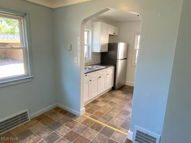 Building Photo - 21417 Gardenview Dr