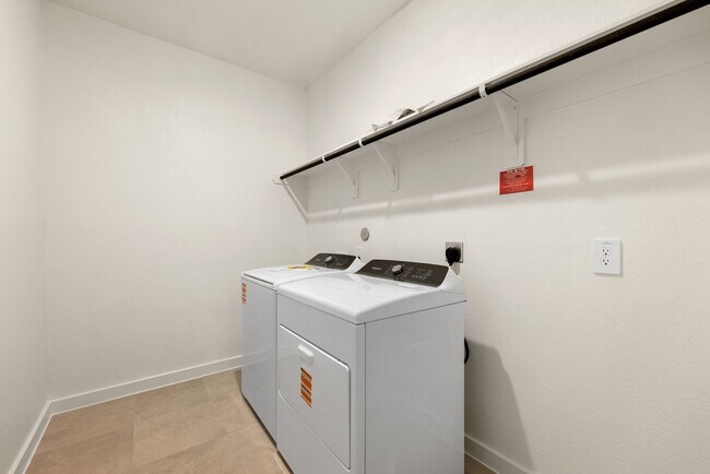 Building Photo - 6611 Castella Dr