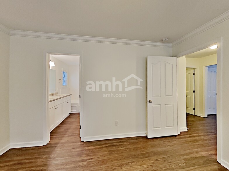 Building Photo - 2627 Mission Ridge Dr