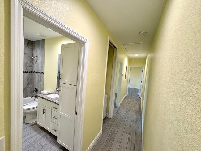 Building Photo - 621 E Virginia Ave