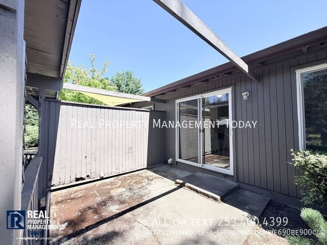 Building Photo - 1410 Josephine Ct SE