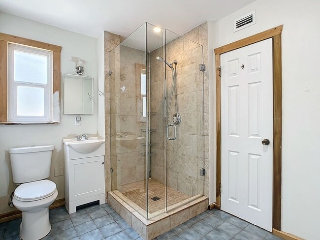 Building Photo - Beautifully remodeled, 1,332-square foot 3 bedroom/ 2½ bath/ home