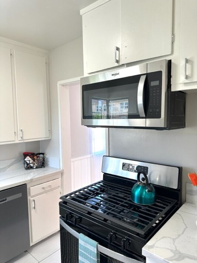 Building Photo - Stand Alone- No Shared Walls - 1 bedroom- ...