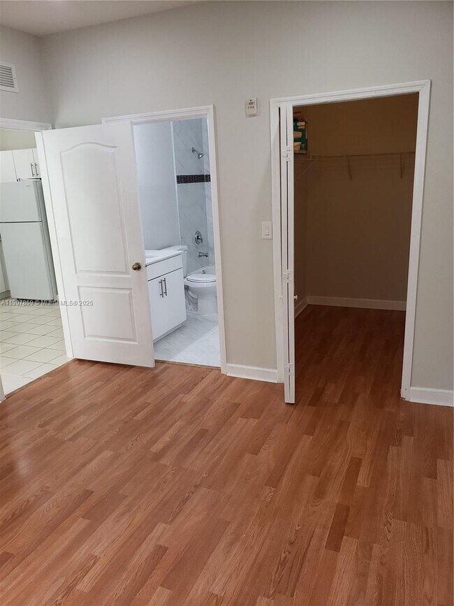 Building Photo - 1666 SE 27th Ct