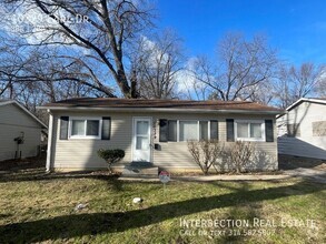 Building Photo - Charming 3Bed/1.5Bath with Carport and Bac...