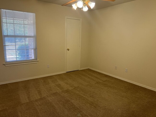 Building Photo - Cougar Ridge III Duplex