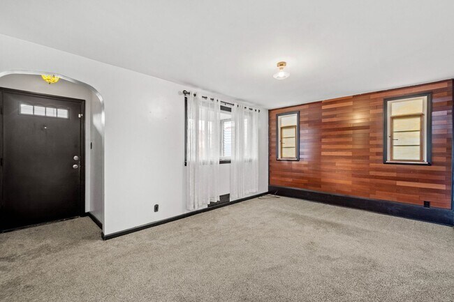 Building Photo - SCORE 50% OFF 1ST MONTH'S RENT IF SIGNED BY APRIL 17! Amazing 2 bedroom home in Clairton availabl...