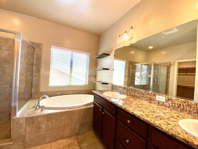 Building Photo - 6162 E Farrin Ave