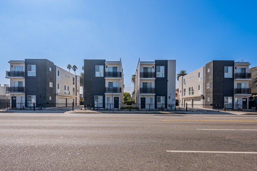 Building Photo - 2733 S La Brea Ave