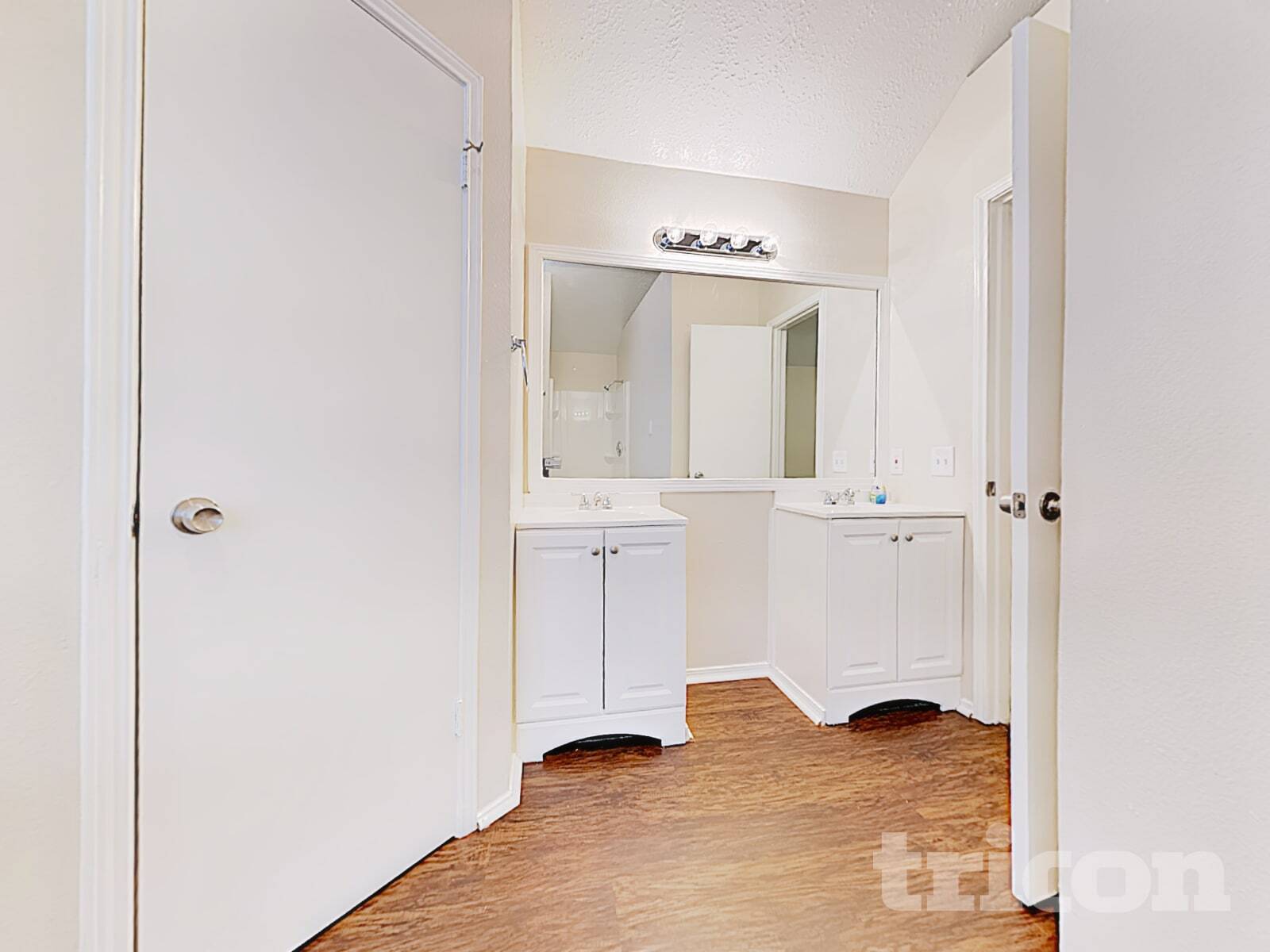 Building Photo - 1934 Creston Dr